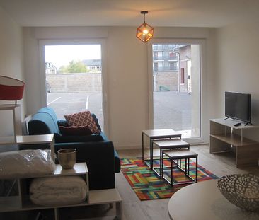 A LOUER STUDIO MEUBLE PROCHE CENTRE VILLE ET GARE ST QUNETIN 02100 - Photo 2
