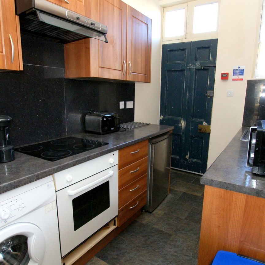 Basement Flat, 32 Montpellier Villas, CHELTENHAM GL502XF - Photo 1