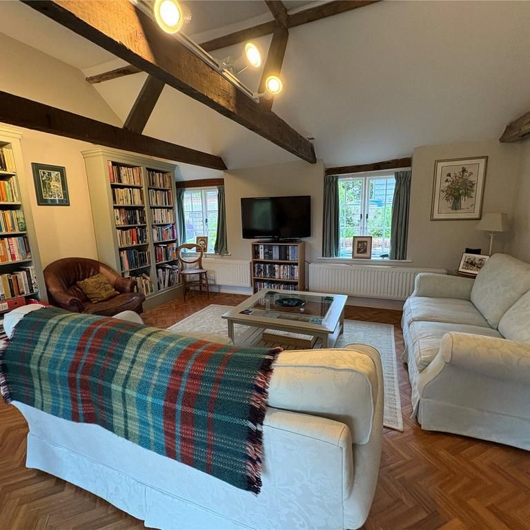 4 bedroom detached house to rent - Photo 1