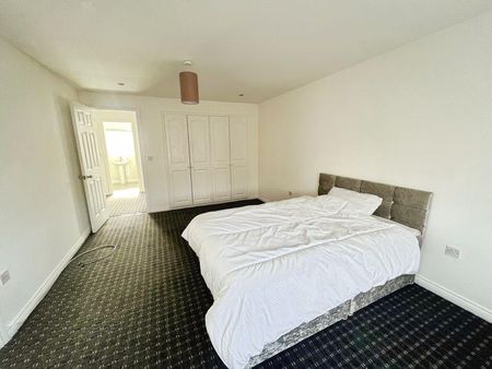 4 bedroom detached house to rent - Photo 5