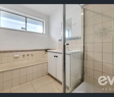 Charming Family Home in Werribee! - Photo 1