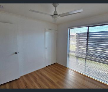 Andergrove home with solar - Photo 5