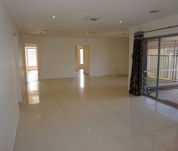 Spacious Family Living in the Heart of Williams Landing! - Photo 4