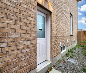 For Lease - 305 Rita's Avenue, Newmarket, Ontario - Photo 4