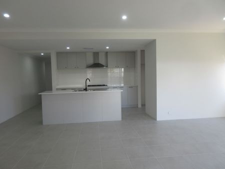 BRAND NEW MODERN H0ME - Photo 2