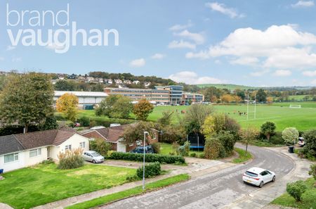 4 bedroom detached house to rent - Photo 2