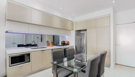 3 bed 2 bath - Photo 3