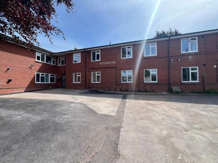 3 bedroom flat to rent - Photo 2