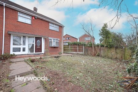 3 bed end of terrace house to rent in Humber Way, Newcastle-under-Lyme, Staffordshire - Photo 5