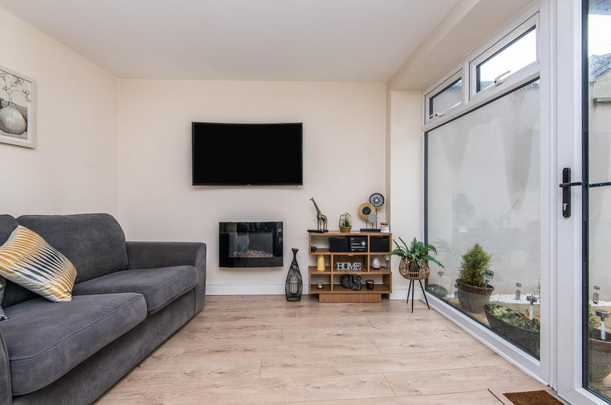 2 bedroom house to rent - Photo 1