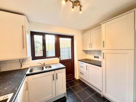 2 bedroom terraced house to rent - Photo 5