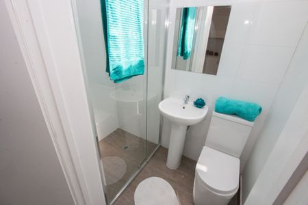FANTASTIC FIVE BEDROOM HOUSE - Photo 5