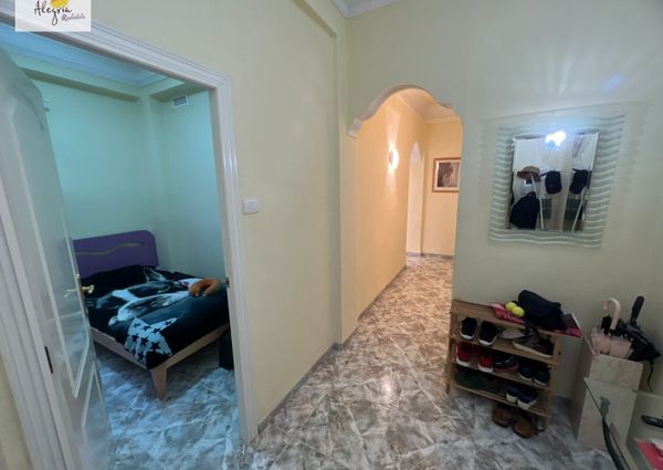 FOR RENT: COMFORTABLE APARTMENT IN RUZAFA, ACROSS FROM THE PARK!!!