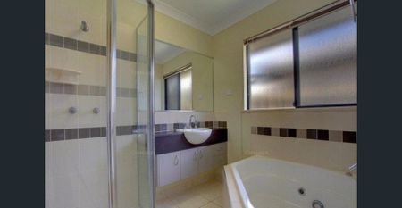 Spacious Family Home with Double Gate Access - Photo 4