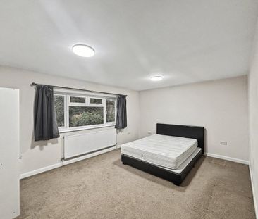 Burgess Avenue, London, NW9 - Photo 5