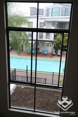 Three bedrooms apartment at central of Toowong - Photo 1