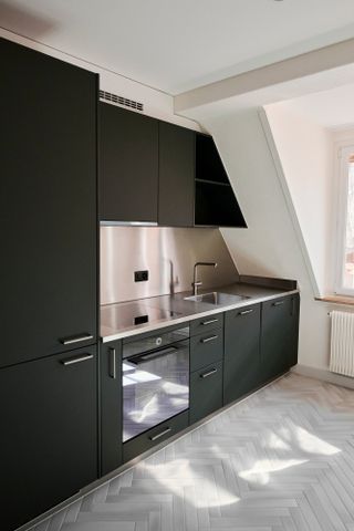 Charmante 3-Zimmer-Wohnung mit Balkon in Zürich-Wiedikon – frisch renoviert - Photo 2