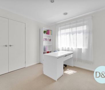 Quiet Court | Close to Shops & Train - Photo 5