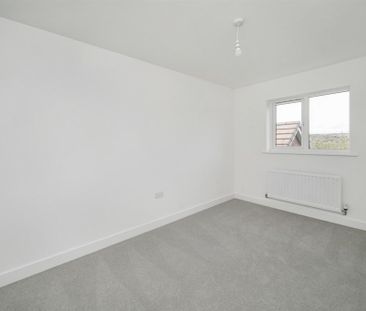 4 bedroom semi-detached house to rent - Photo 6