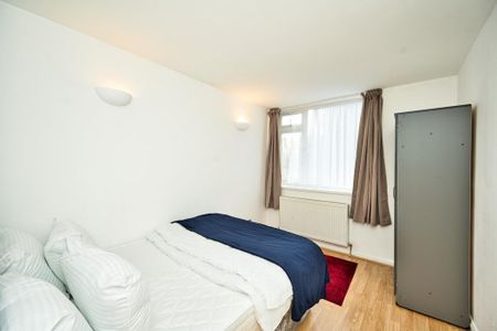 1 bedroom in a flat share to rent - Photo 3