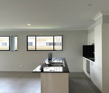 4 Maddox Street, Logan Reserve QLD 4133 - House For Rent | Domain - Photo 6