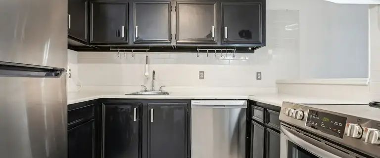 2 bed Killarney condo - Walk to Train, New Appliances, 17th ave, Dog parks | 307 - 1900 25A St SW, Calgary - Photo 1