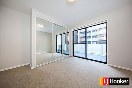 Stylish Greenway Apartment with Balcony and Study Nook - Photo 4