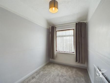 Benhurst Avenue, Hornchurch, RM12 - Photo 5