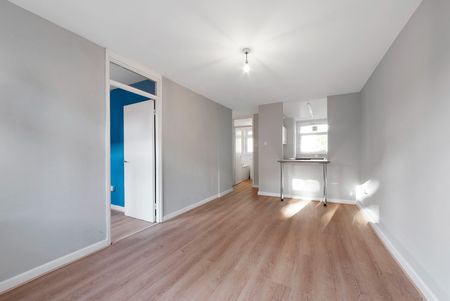 2 Bed Flat, East Ferry Road, E14 - Photo 3