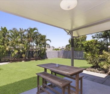 Exceptional Family Home in the Heart of North-Shore Living - Photo 6