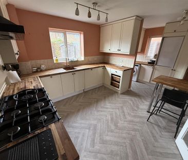 4 bedroom detached house to rent - Photo 5