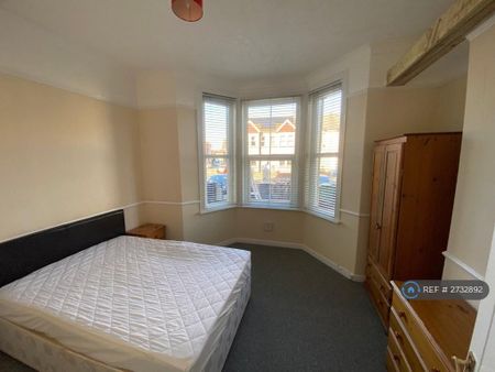 1 bedroom in a house share to rent - Photo 3