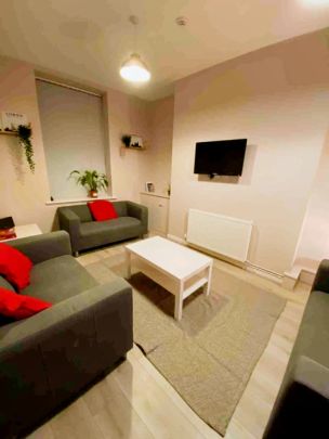 4 Beds 3 Baths - Photo 1