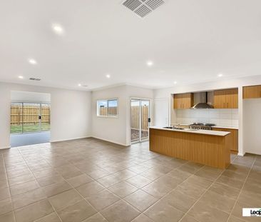 🏡 Brand New 4-Bedroom House in Eynesbury - Photo 1