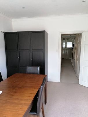 Room in a Shared House, Bisenden Road, CR0 - Photo 1