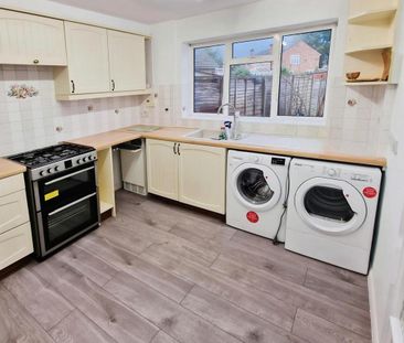 3 bedroom semi-detached house to rent - Photo 6