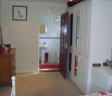 1 bedroom semi-detached bungalow to rent - Photo 3