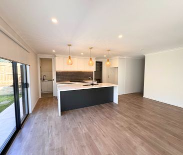Stylish, Brand-New Living in Leafy Mount Evelyn - Photo 2