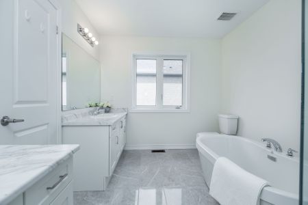 For Lease - 86 Kenneth Rogers Crescent, East Gwillimbury, Ontario - Photo 4