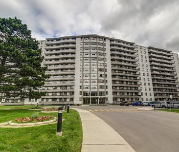 Camelot Towers - 981 Main Street West, Hamilton | 981 Main Street W... - Photo 1