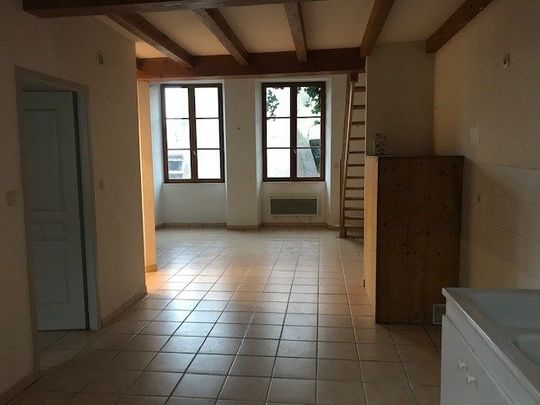 Location Appartement 4 pièces 59m² LES VANS 07140 - Photo 1