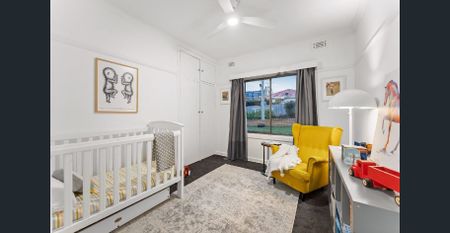 SPACIOUS FAMILY HOME - Photo 2