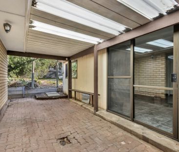 Charming 3 Bedroom Home in Leafy Hope Valley! - Photo 4