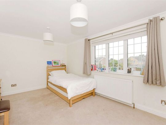 A well presented four bedroom family house tucked away in superb location close to town centre and just under a mile from Sir William Borlase's Grammar School. - Photo 1