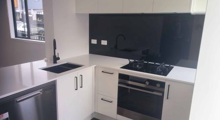 Near new 2 bedrooms home - Photo 4