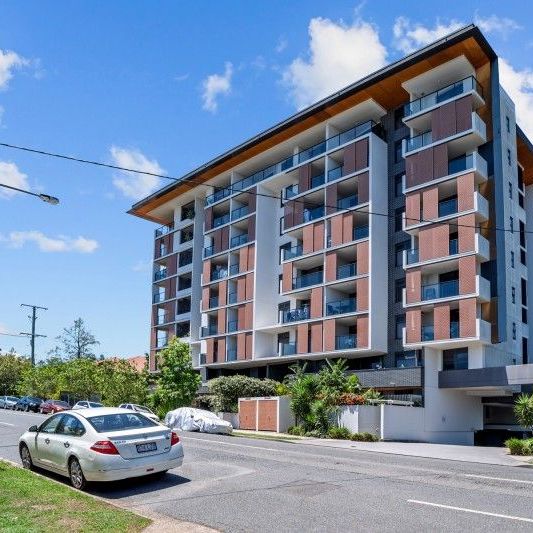 Spacious 1 Bedroom Apartment â Luxury Living in the Heart of Indooroopilly - Photo 1