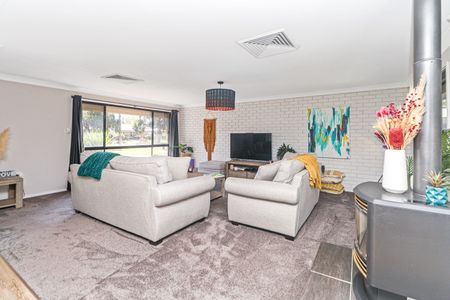 2 Stratford Avenue Lake Albert NSW - Photo 4