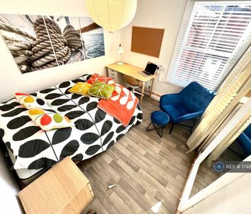 1 bedroom in a house share to rent - Photo 1