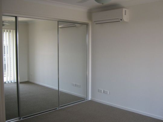 3 BEDROOMS! NEAR NORTH LAKES! - Photo 1