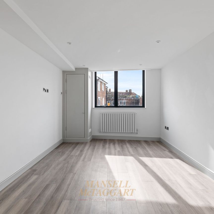 High Street, Horley, RH6 - Photo 1